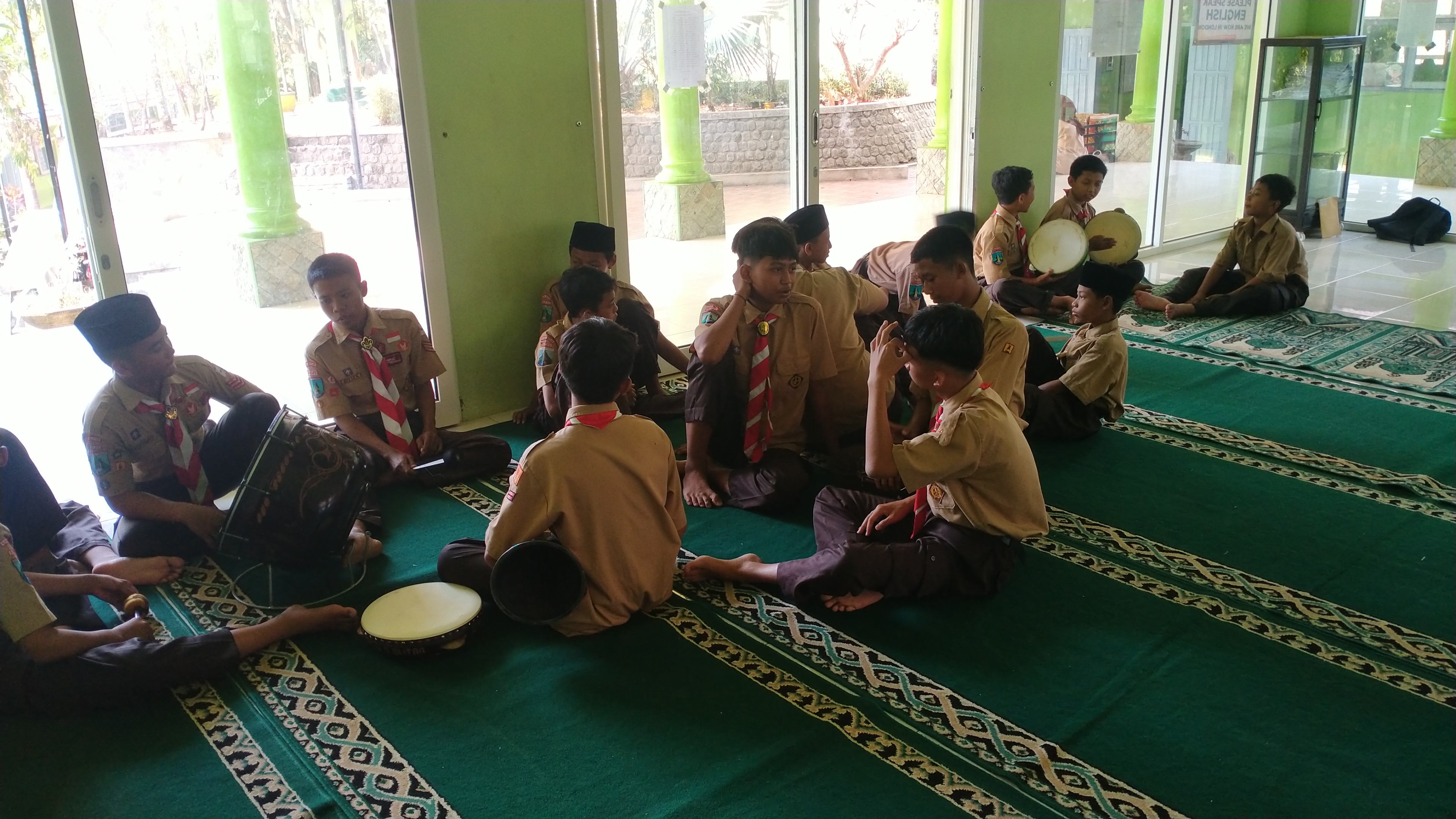 Latian pukulan lanangan dan wedoan